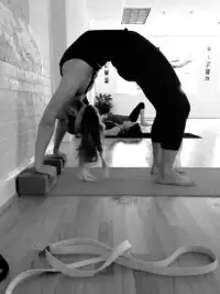 Yoga Poses Wallpapers Screen Shot 0