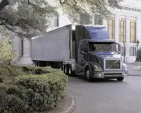 Пазл с грузовиками Volvo VNL Screen Shot 1