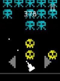 Invaders Classic Arcade Game - Pixel Art Shooter Screen Shot 1