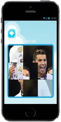 Play Cristiano Ronaldo Sliding Jigsaw Puzzle Game Screen Shot 0