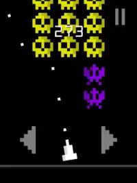 Invaders Classic Arcade Game - Pixel Art Shooter Screen Shot 2