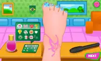 Big foot doctor game Screen Shot 0