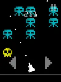 Invaders Classic Arcade Game - Pixel Art Shooter Screen Shot 0
